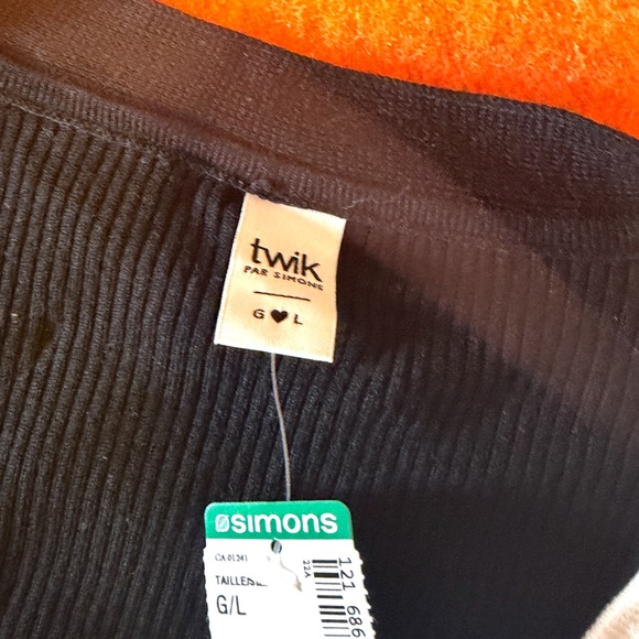 Black and white two-tone ribbed cropped V-neck soft cardigan NWT - Picture 4 of 8